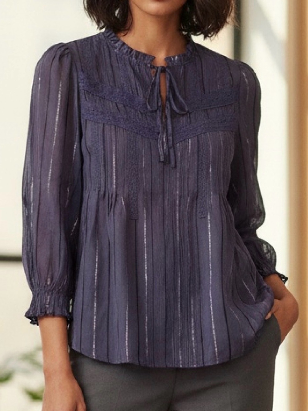 CURRENT AIR LOS ANGELES PURPLE AND SILVER PLEATED PUFF SLEEVE KEYHOLE TOP